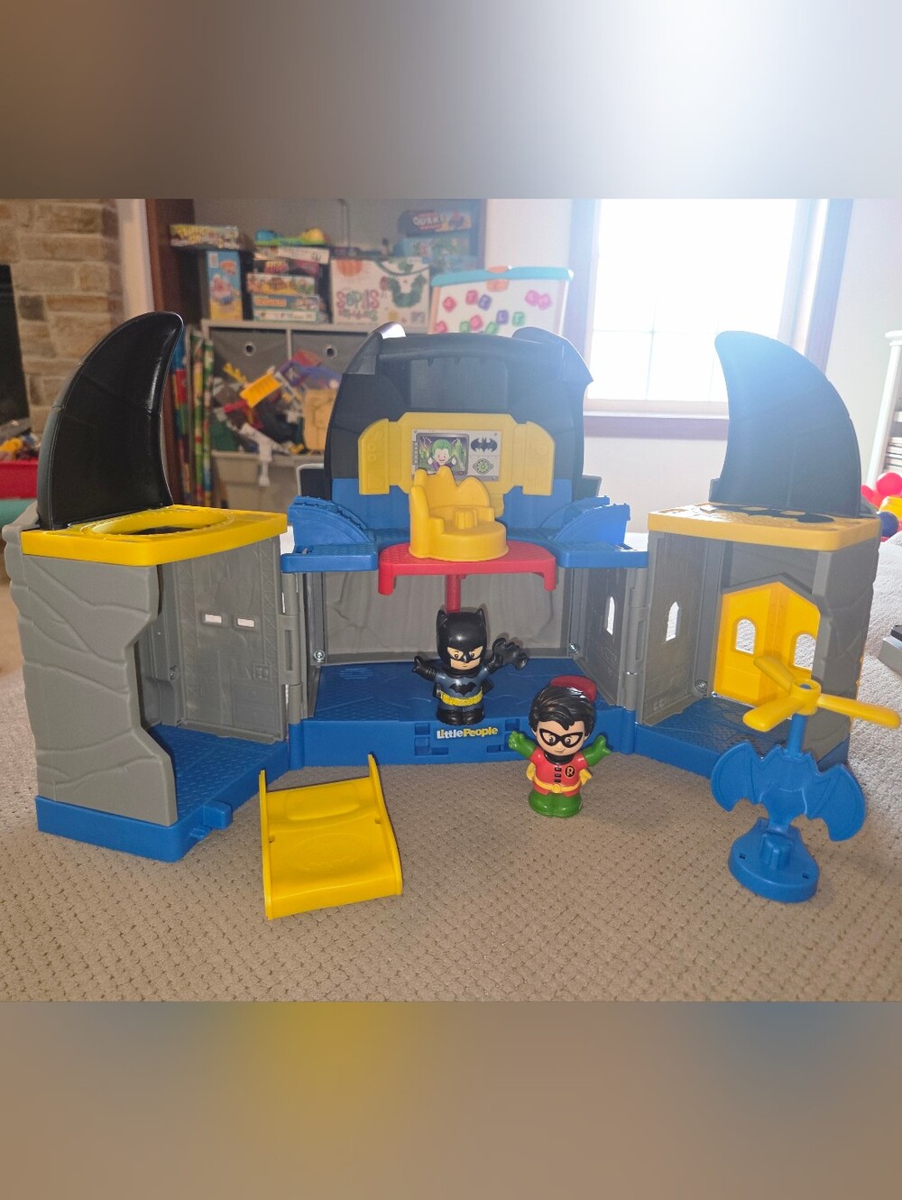 2019 Fisher-Price Little People DC Super Friends Batcave Playset Batman Robin